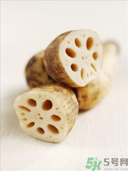 蓮藕里面的泥怎么清理？蓮藕里面的泥巴怎么洗？