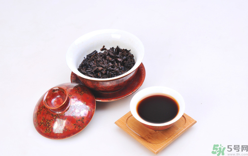普洱茶生茶好還是熟茶好？普洱茶的功效與作用？