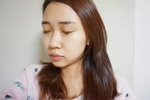 春雨黑盧卡面膜臉正在過(guò)敏可以用嗎？臉上過(guò)敏能用春雨黑盧卡面膜嗎