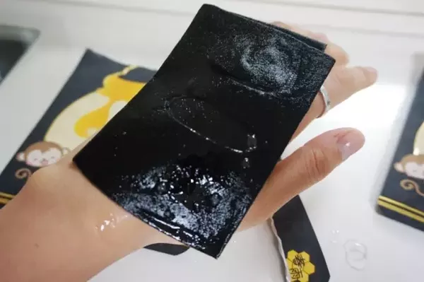 春雨黑盧卡面膜臉正在過(guò)敏可以用嗎？臉上過(guò)敏能用春雨黑盧卡面膜嗎