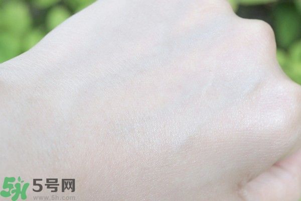 法國(guó)嬌蘭幻彩流星亮膚修顏液怎么使用？法國(guó)嬌蘭幻彩流星亮膚修顏液使用方法
