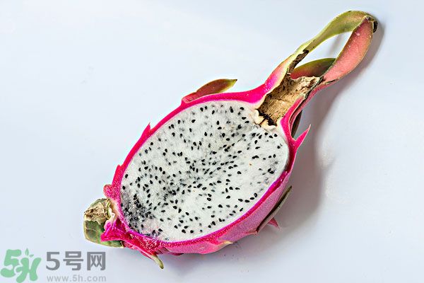 火龍果外面發(fā)霉了里面還能吃么？火龍果外皮爛了還能吃嗎？