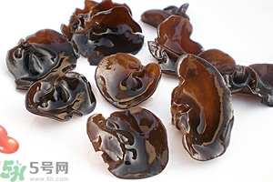 木耳能用開水泡嗎？泡木耳用熱水還是涼水好？