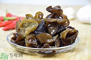 木耳能用開水泡嗎？泡木耳用熱水還是涼水好？