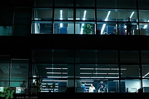 熬夜上火牙齦腫痛怎么辦？熬夜上火喉嚨痛怎么辦？