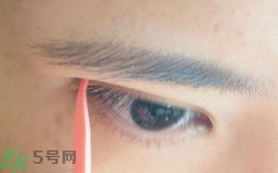 單眼皮怎么變雙眼皮了？單眼皮上面有一條線