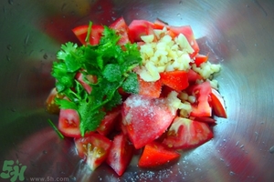 夏天秋葵怎么做好吃？秋葵在夏天怎么做？
