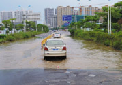 路面雨水多深車輛不宜通行？車輛在雨水中行駛要注意什么？