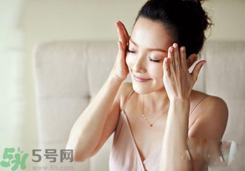 肌底液和精華液有什么區(qū)別？肌底液和精華液的區(qū)別