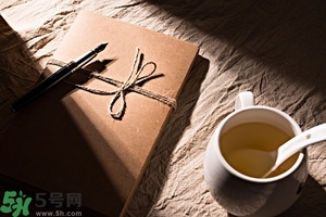 蜂蜜水隔夜還能喝嗎？蜂蜜水第二天還能喝嗎？