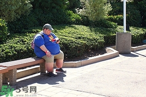 拜拜肉是怎么形成的？蝴蝶袖是怎么引起的？