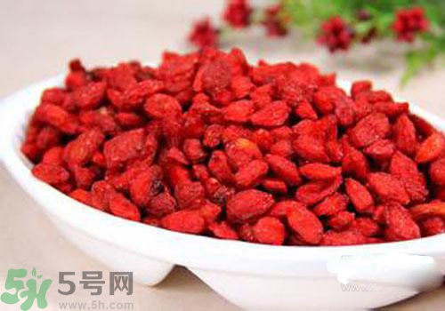 枸杞放久了變濕了可以吃嗎？枸杞放久了變黏了可以吃嗎？