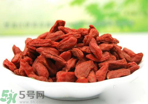 枸杞放久了變濕了可以吃嗎？枸杞放久了變黏了可以吃嗎？