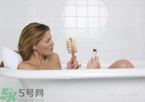 夏天一天洗幾次澡比較好？夏天一天洗幾次澡比較養(yǎng)生？