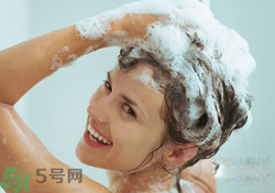 夏天一天洗幾次澡比較好？夏天一天洗幾次澡比較養(yǎng)生？