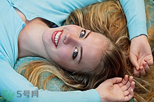 15歲女生接吻會懷孕嗎？女生和男生舌吻會懷孕嗎？