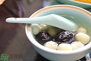 蓮子心能治失眠嗎？喝蓮心茶可以治療失眠嗎？