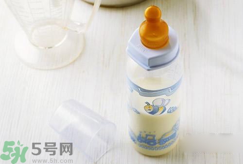 奶粉結塊是怎么回事？奶粉結塊可以吃嗎？
