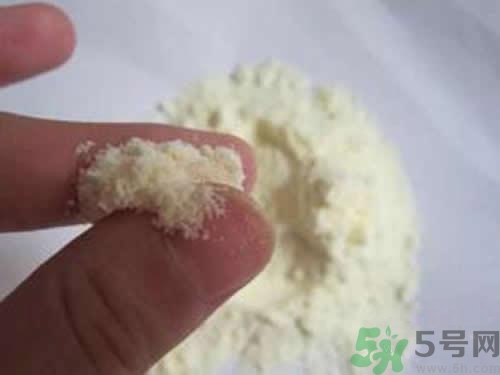 怎么判斷奶粉有沒有變質(zhì)？判斷奶粉變質(zhì)的方法