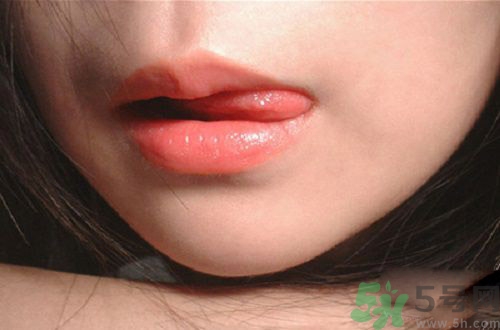 夏季嘴唇干燥怎么辦？夏季嘴唇解決方法
