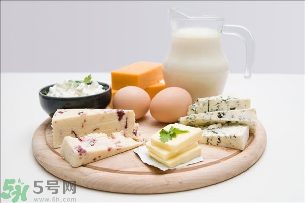 一天喝多少牛奶最好？牛奶一天喝多少合適？
