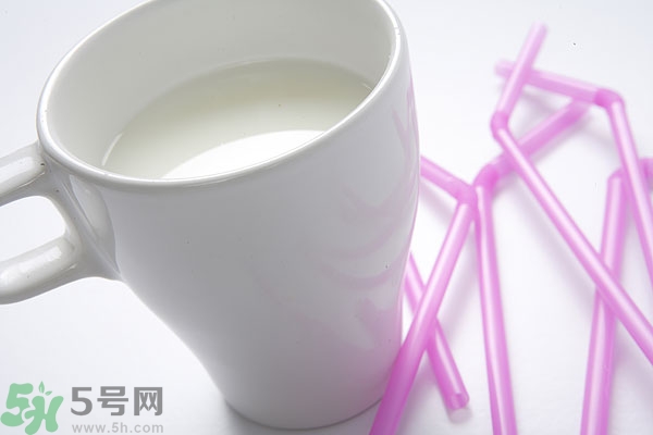 羊奶和牛奶哪個營養(yǎng)高?牛奶與羊奶哪個營養(yǎng)更好？