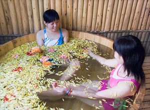 洗澡耳朵進(jìn)水了出不來(lái)怎么辦？洗澡時(shí)耳機(jī)進(jìn)水了怎么辦？