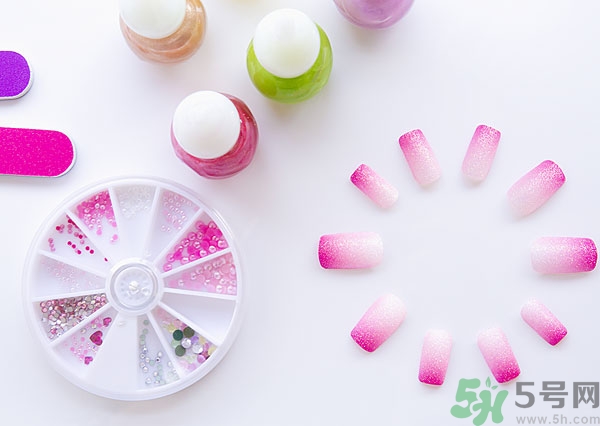 指甲油會(huì)過期嗎？指甲油過期是什么樣的？