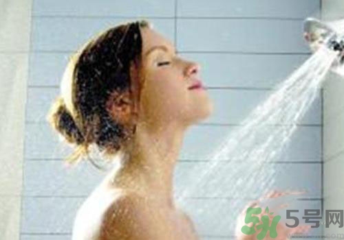 夏天洗澡水溫多少合適？夏天洗澡水溫多少比較好？