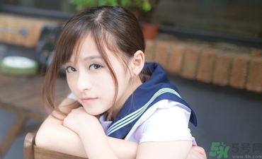 15歲月經(jīng)推遲二個月正常嗎？15歲兩個月沒來月經(jīng)是怎么回事？