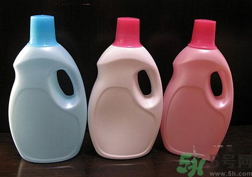 洗衣粉和洗衣液哪個好？洗衣粉和洗衣液哪個更傷手？