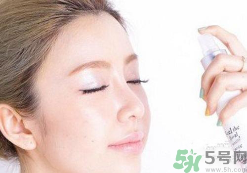 保濕噴霧怎么用？保濕噴霧的正確使用方法