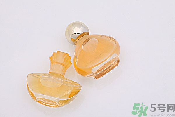 香水能掩蓋狐臭嗎？香水可以除狐臭嗎？
