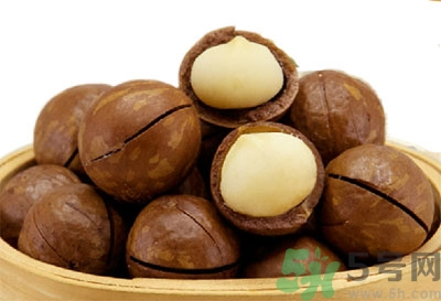 夏威夷果肉黏殼怎么辦？夏威夷果能放多久？