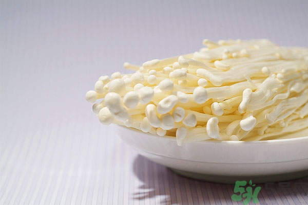 金針菇發(fā)霉了能吃嗎？金針菇長白毛還能吃嗎？
