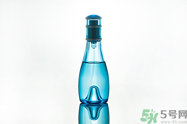香水過敏了怎么辦？噴香水對身體有害嗎？
