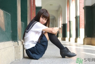 13歲來月經(jīng)正常嗎？13歲大便出血是怎么回事？
