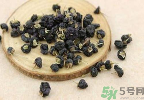 黑枸杞和紅枸杞有什么區(qū)別？黑枸杞和紅枸杞哪個好？