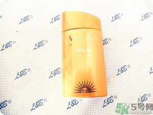 安耐曬為什么那么稀？安耐曬是水狀液體的嗎？