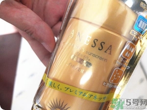 安耐曬為什么那么稀？安耐曬是水狀液體的嗎？