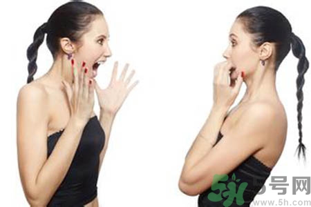 女人為什么一個胸大一個胸小？女人的兩個胸為什么不一般大？
