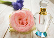 香水噴到嘴巴里怎么辦？香水噴到眼睛里怎么辦？