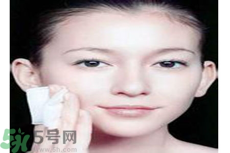 夏季臉上出油怎么回事？夏季臉上出油怎么辦？