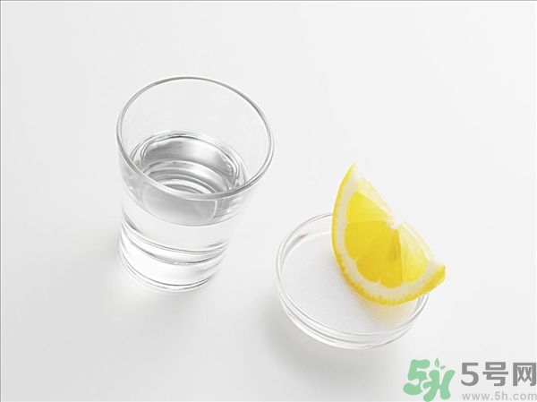 中暑喝鹽水有用嗎？中暑可以喝牛奶嗎？