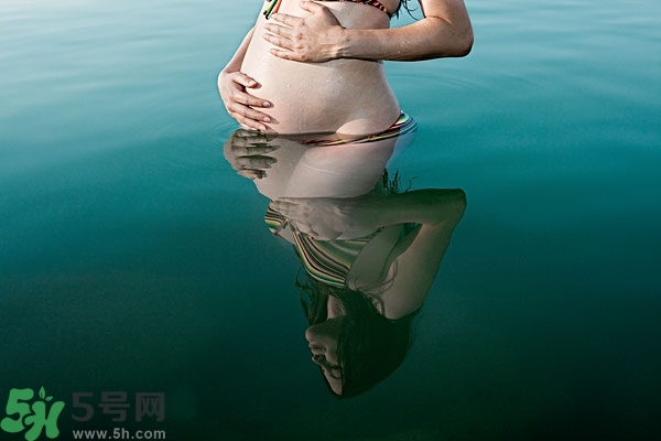 懷孕能浮潛嗎？備孕可以游泳嗎？有影響嗎？
