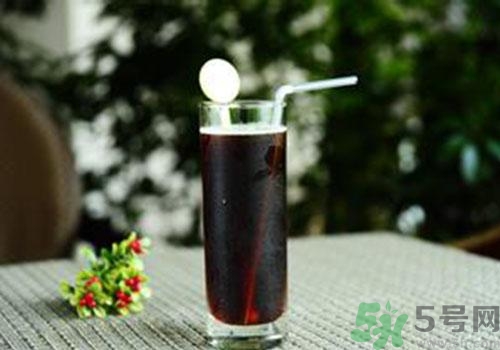 雪碧和可樂哪個(gè)對(duì)身體的危害更大？雪碧和可樂哪個(gè)好？