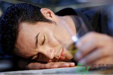 男人濕氣重的表現(xiàn)有哪些？男人去除濕氣的方法有哪些？