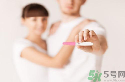 驗孕棒顯示沒有懷孕但是沒來月經(jīng)是怎么回事？