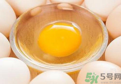 蛋黃和蛋白哪個(gè)更有營(yíng)養(yǎng)？吃蛋黃有什么好處？