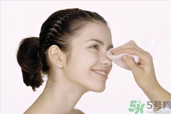 用卸妝水洗臉后還需用洗面奶嗎？卸妝水洗臉后可以不用洗面奶嗎？